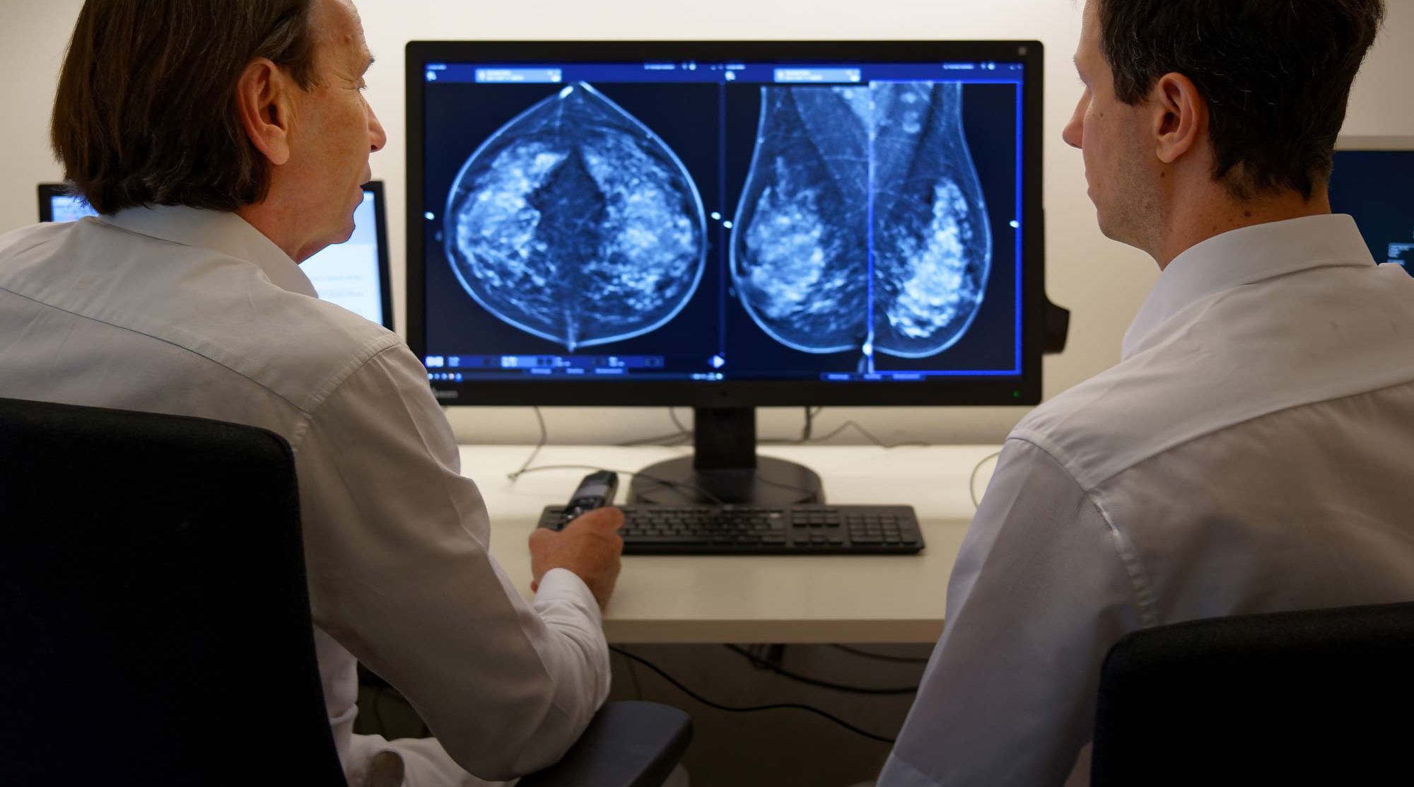 Ärzte bei Brustkrebsvorsorge in Graz in der Steiermark
